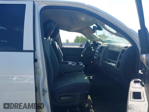 ✅ 2017 Ram 2500 Tradesman • VIN: 3C6UR5CLXHG634148 • Lot: 42211758. Listed on IAAI with 176,692 mi. Free auction sales archive from the USA and detailed vehicle history report at DreamBid. Image 5.