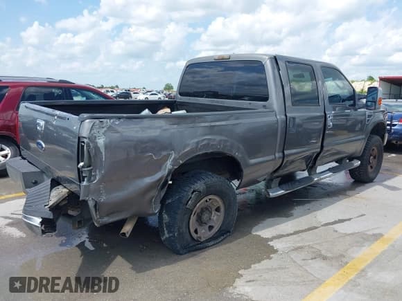 ✅ 2009 Ford F-250 XL • VIN: 1FTSW21519EB01299 • Lot: 42491327. Wystawiony na IAAI z przebiegiem 235 705 mil. Bezpłatny archiwum sprzedaży aukcyjnych z USA i szczegółowy raport historii pojazdu na DreamBid. Zdjęcie 4.