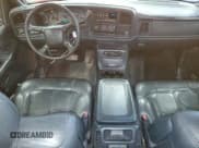 ✅ 2001 Chevrolet Silverado 2500HD LS • VIN: 1GCHK29U81E250671 • Lot: 61221475. Wystawiony na Copart z przebiegiem 139 359 mil. Bezpłatny archiwum sprzedaży aukcyjnych z USA i szczegółowy raport historii pojazdu na DreamBid. Zdjęcie 8.