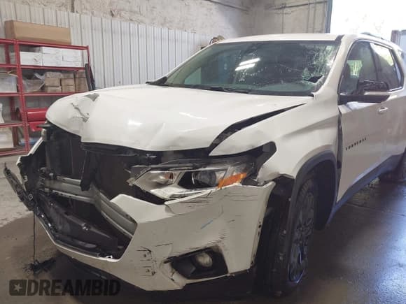 ✅ 2021 Chevrolet Traverse RS • VIN: 1GNEVJKW5MJ218117 • Lot: 42496133. Wystawiony na IAAI z przebiegiem 51 154 mil. Bezpłatny archiwum sprzedaży aukcyjnych z USA i szczegółowy raport historii pojazdu na DreamBid. Zdjęcie 6.