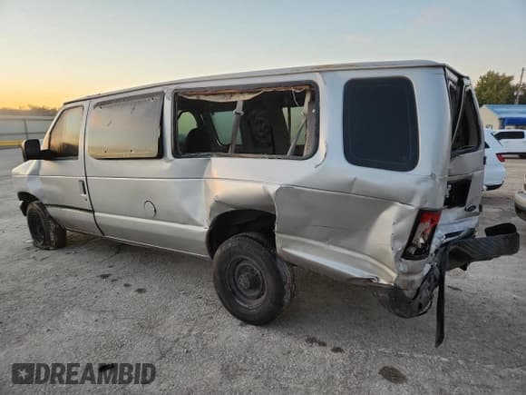 ✅ 2006 Ford Econoline Passenger XL • VIN: 1FBSS31L26DA38008 • Lot: 90032585. Wystawiony na Copart z przebiegiem Nie podano. Bezpłatny archiwum sprzedaży aukcyjnych z USA i szczegółowy raport historii pojazdu na DreamBid. Zdjęcie 2.