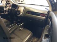 ✅ 2020 Mitsubishi Outlander ES • VIN: JA4AZ3A33LZ045142 • Lot: 43569398. Wystawiony na IAAI z przebiegiem 105 726 mil. Bezpłatny archiwum sprzedaży aukcyjnych z USA i szczegółowy raport historii pojazdu na DreamBid. Zdjęcie 5.