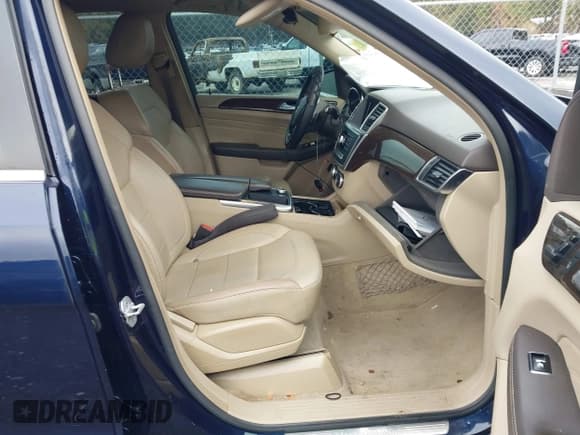 ✅ 2015 Mercedes-Benz M 250 • VIN: 4JGDA0EB5FA472458 • Lot: 43590754. Listed on IAAI with 171,771 mi. Free auction sales archive from the USA and detailed vehicle history report at DreamBid. Image 5.