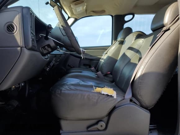 ✅ 2006 Chevrolet Silverado 2500HD LT2 • VIN: 1GCHK23UX6F145866 • Lot: 66022065. Wystawiony na Copart z przebiegiem 107 420 mil. Bezpłatny archiwum sprzedaży aukcyjnych z USA i szczegółowy raport historii pojazdu na DreamBid. Zdjęcie 7.