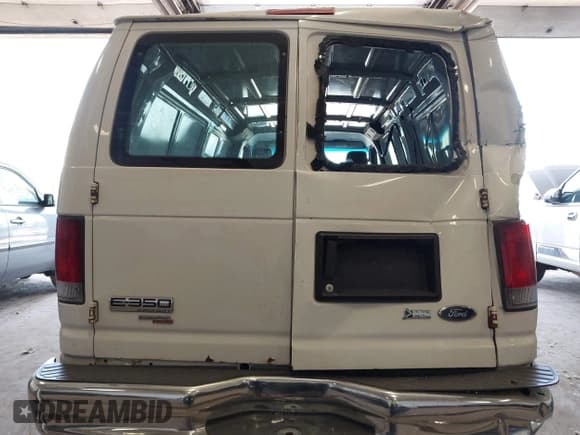 ✅ 2013 Ford Econoline Cargo Commercial • VIN: 1FTSS3EL0DDA86867 • Lot: 42396449. Wystawiony na IAAI z przebiegiem 336 057 mil. Bezpłatny archiwum sprzedaży aukcyjnych z USA i szczegółowy raport historii pojazdu na DreamBid. Zdjęcie 16.