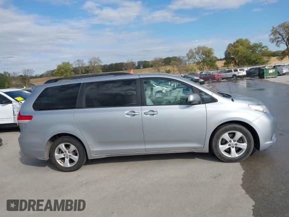 ✅ 2014 Toyota Sienna LE • VIN: 5TDKK3DC0ES509583 • Lot: 43424567. Listed on IAAI with 217,639 mi. Free auction sales archive from the USA and detailed vehicle history report at DreamBid. Image 13.