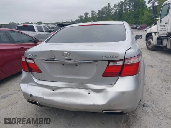 ✅ 2008 Lexus LS 460 • VIN: JTHBL46F785075472 • Lot: 42138764. Listed on IAAI with 187,568 mi. Free auction sales archive from the USA and detailed vehicle history report at DreamBid. Image 16.