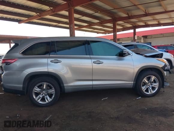 ✅ 2014 Toyota Highlander Limited • VIN: 5TDYKRFH6ES013659 • Лот: 43057004. Опубликован ранее на IAAI с пробегом 175 641 миль. Бесплатный доступ к архиву аукционных продаж из США и подробный отчёт об истории автомобиля на DreamBid. Изображение 14.