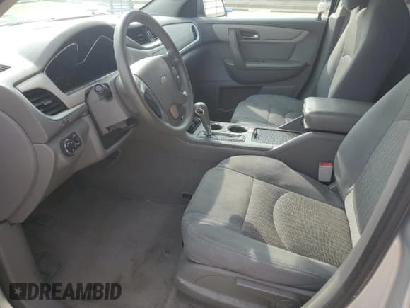 ✅ 2015 Chevrolet Traverse LS • VIN: 1GNKRFED6FJ335030 • Lot: 71094704. Wystawiony na Copart z przebiegiem 157 391 mil. Bezpłatny archiwum sprzedaży aukcyjnych z USA i szczegółowy raport historii pojazdu na DreamBid. Zdjęcie 7.