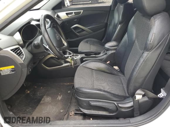 ✅ 2013 Hyundai Veloster w/Gray Int • VIN: KMHTC6AD2DU164868 • Lot: 53873024. Wystawiony na Copart z przebiegiem 103 212 mil. Bezpłatny archiwum sprzedaży aukcyjnych z USA i szczegółowy raport historii pojazdu na DreamBid. Zdjęcie 7.