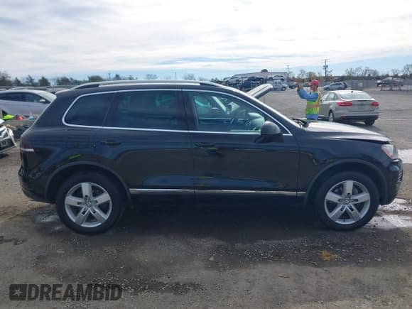 ✅ 2011 Volkswagen Touareg Sport • VIN: WVGFF9BP5BD000803 • Лот: 43596680. Опубликован ранее на IAAI с пробегом 107 740 миль. Бесплатный доступ к архиву аукционных продаж из США и подробный отчёт об истории автомобиля на DreamBid. Изображение 13.