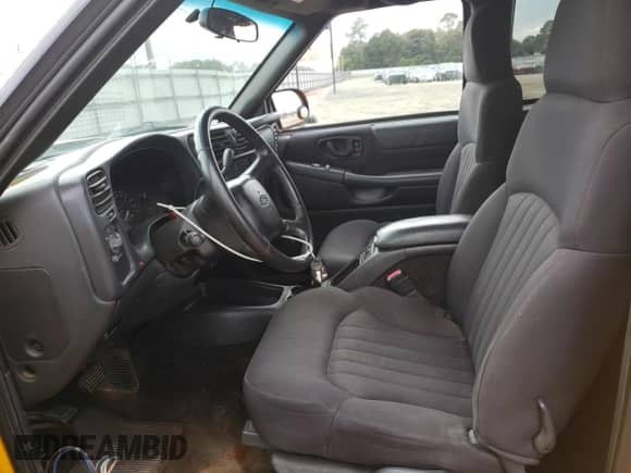 2003 Chevrolet S-10 LS z VIN 1GCDT19X738170604, wystawiony jako Copart lot #71738764 z przebiegiem Nie podano mil oraz Szkoda całkowita • Salvage title. Historia ofert i sprzedaży dostępna na DreamBid. Obrazek 7.