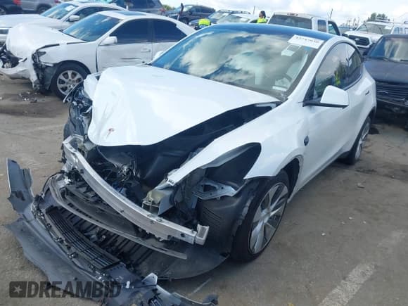 ✅ 2024 Tesla Model Y Long Range • VIN: 7SAYGDEE2RF063709 • Lot: 43747030. Wystawiony na IAAI z przebiegiem 47 592 mil. Bezpłatny archiwum sprzedaży aukcyjnych z USA i szczegółowy raport historii pojazdu na DreamBid. Zdjęcie 2.