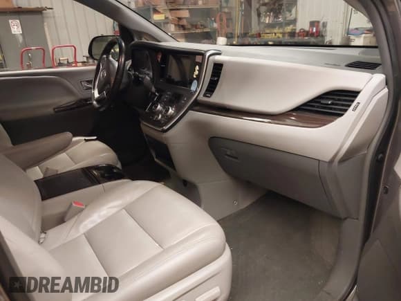 ✅ 2015 Toyota Sienna Limited • VIN: 5TDDK3DC4FS123467 • Lot: 41977448. Listed on IAAI with 164,467 mi. Free auction sales archive from the USA and detailed vehicle history report at DreamBid. Image 5.