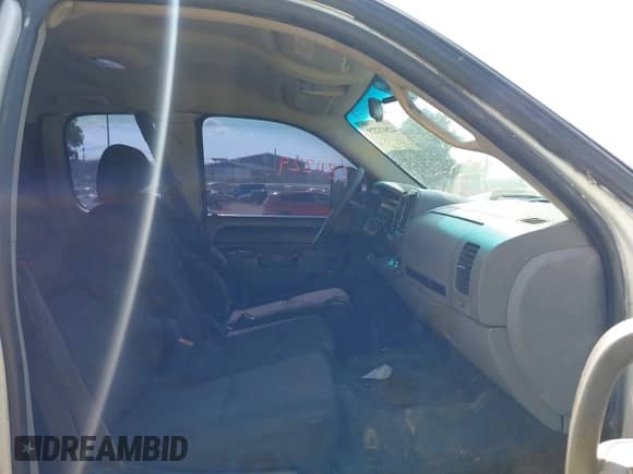 ✅ 2013 Chevrolet Silverado 2500HD Work Truck • VIN: 1GC2KVCG4DZ108678 • Lot: 42811229. Wystawiony na IAAI z przebiegiem 238 835 mil. Bezpłatny archiwum sprzedaży aukcyjnych z USA i szczegółowy raport historii pojazdu na DreamBid. Zdjęcie 5.