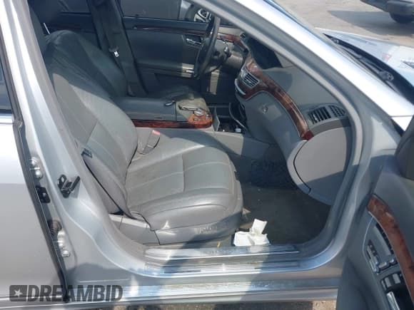 ✅ 2008 Mercedes-Benz S 550 • VIN: WDDNG86X48A187341 • Lot: 42703904. Wystawiony na IAAI z przebiegiem 158 074 mil. Bezpłatny archiwum sprzedaży aukcyjnych z USA i szczegółowy raport historii pojazdu na DreamBid. Zdjęcie 5.