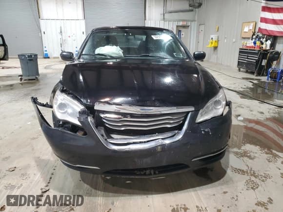 ✅ 2012 Chrysler 200 LX • VIN: 1C3CCBAB3CN297521 • Lot: 92999055. Wystawiony na Copart z przebiegiem 105 352 mil. Bezpłatny archiwum sprzedaży aukcyjnych z USA i szczegółowy raport historii pojazdu na DreamBid. Zdjęcie 5.