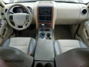 ✅ 2006 Ford Explorer Eddie Bauer • VIN: 1FMEU64866UA08498 • Лот: 50334975. Опубликован ранее на Copart с пробегом 186 415 миль. Бесплатный доступ к архиву аукционных продаж из США и подробный отчёт об истории автомобиля на DreamBid. Изображение 8.