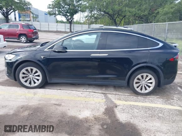 ✅ 2020 Tesla Model X Long Range • VIN: 5YJXCDE24LF234123 • Lot: 42704369. Wystawiony na IAAI z przebiegiem 40 794 mil. Bezpłatny archiwum sprzedaży aukcyjnych z USA i szczegółowy raport historii pojazdu na DreamBid. Zdjęcie 13.