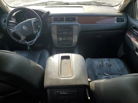 ✅ 2010 GMC Yukon XL SLT • VIN: 1GKUKKE3XAR207586 • Лот: 56592495. Опубликован ранее на Copart с пробегом 208 697 миль. Бесплатный доступ к архиву аукционных продаж из США и подробный отчёт об истории автомобиля на DreamBid. Изображение 8.