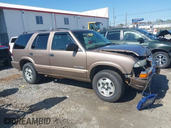✅ 2004 Chevrolet Blazer LS • VIN: 1GNDT13X24K167825 • Lot: 41976732. Wystawiony na IAAI z przebiegiem 142 647 mil. Bezpłatny archiwum sprzedaży aukcyjnych z USA i szczegółowy raport historii pojazdu na DreamBid. Zdjęcie 1.