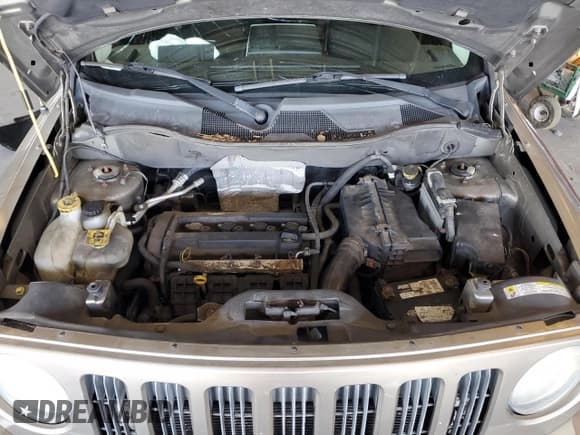 ✅ 2008 Jeep Patriot Sport • VIN: 1J8FT280X8D560431 • Lot: 71312815. Wystawiony na Copart z przebiegiem 180 354 mil. Bezpłatny archiwum sprzedaży aukcyjnych z USA i szczegółowy raport historii pojazdu na DreamBid. Zdjęcie 11.