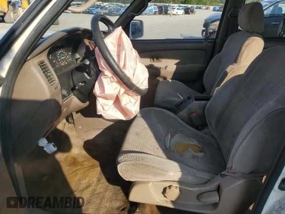 ✅ 1997 Toyota 4Runner SR5 • VIN: JT3GN86RXV0024726 • Lot: 81415645. Wystawiony na Copart z przebiegiem 363 256 mil. Bezpłatny archiwum sprzedaży aukcyjnych z USA i szczegółowy raport historii pojazdu na DreamBid. Zdjęcie 7.