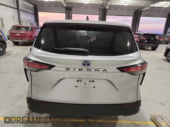 ✅ 2021 Toyota Sienna LE • VIN: 5TDKSKFC2MS035772 • Lot: 93127135. Listed on Copart with 340,297 mi. Free auction sales archive from the USA and detailed vehicle history report at DreamBid. Image 6.