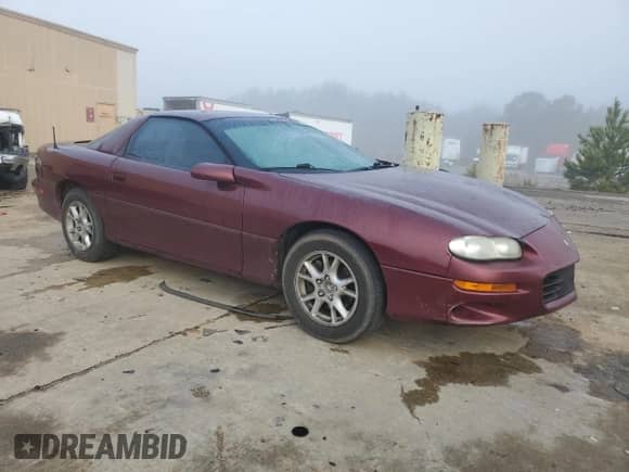 2002 Chevrolet Camaro z VIN 2G1FP22K622114465, wystawiony jako Copart lot #43578235 z przebiegiem 138 920 mil mil oraz Czysty tytuł • Clean title. Historia ofert i sprzedaży dostępna na DreamBid. Obrazek 4.