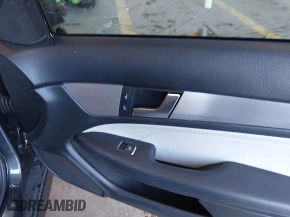 ✅ 2012 Mercedes-Benz C 250 • VIN: WDDGJ4HB3CF882720 • Lot: 42757912. Listed on IAAI with 52,612 mi. Free auction sales archive from the USA and detailed vehicle history report at DreamBid. Image 5.