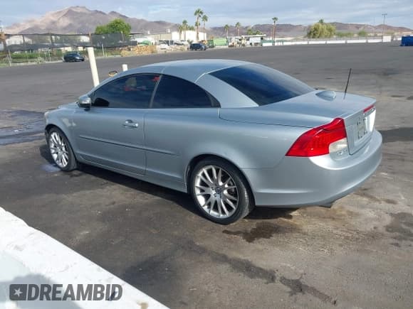 ✅ 2011 Volvo C70 • VIN: YV1672MC6BJ118857 • Лот: 43722554. Опубликован ранее на IAAI с пробегом 169 389 миль. Бесплатный доступ к архиву аукционных продаж из США и подробный отчёт об истории автомобиля на DreamBid. Изображение 3.