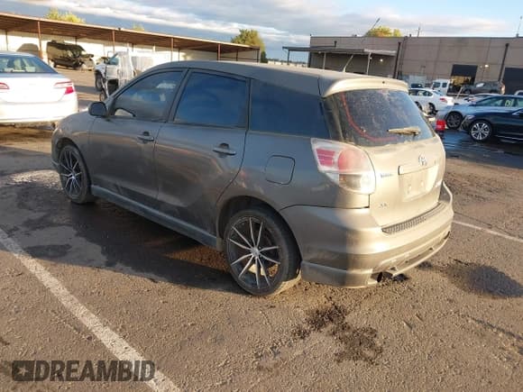 ✅ 2006 Toyota Matrix XR • VIN: 2T1KR30E46C563420 • Лот: 43741453. Опубликован ранее на IAAI с пробегом 212 644 миль. Бесплатный доступ к архиву аукционных продаж из США и подробный отчёт об истории автомобиля на DreamBid. Изображение 3.