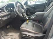 ✅ 2023 GMC Acadia AT4 • VIN: 1GKKNLLS2PZ226088 • Lot: 59988555. Wystawiony na Copart z przebiegiem 65 911 mil. Bezpłatny archiwum sprzedaży aukcyjnych z USA i szczegółowy raport historii pojazdu na DreamBid. Zdjęcie 7.