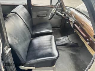✅ 1959 Mercedes-Benz 190 • VIN: 9502444 • Lot: 54218155. Wystawiony na Copart z przebiegiem 73 200 mil. Bezpłatny archiwum sprzedaży aukcyjnych z USA i szczegółowy raport historii pojazdu na DreamBid. Zdjęcie 5.