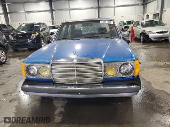 ✅ 1983 Mercedes-Benz 300 D • VIN: WDBAB33A6DB034893 • Лот: 49307094. Опубликован ранее на Copart с пробегом 111 561 миль. Бесплатный доступ к архиву аукционных продаж из США и подробный отчёт об истории автомобиля на DreamBid. Изображение 5.