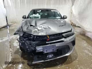 2024 Dodge Hornet R/T z VIN ZACPDFCWXR3A32989, wystawiony jako Copart lot #60860585 z przebiegiem 22 837 mil mil oraz Czysty tytuł • Clean title. Historia ofert i sprzedaży dostępna na DreamBid. Obrazek 5.