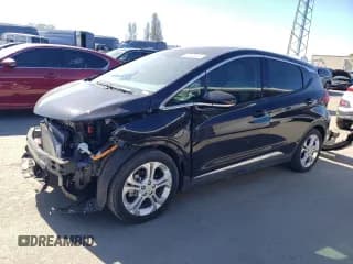 ✅ 2021 Chevrolet Bolt EV 1LT • VIN: 1G1FW6S0XM4112160 • Лот: 46789344. Опубликован ранее на Copart с пробегом 27 235 миль. Бесплатный доступ к архиву аукционных продаж из США и подробный отчёт об истории автомобиля на DreamBid. Изображение 1.