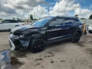 ✅ 2025 Volkswagen Taos SE • VIN: 3VVSC7B21SM039561 • Лот: 81419065. Опубликован ранее на Copart с пробегом 10 394 миль. Бесплатный доступ к архиву аукционных продаж из США и подробный отчёт об истории автомобиля на DreamBid. Изображение 1.