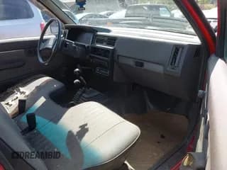 ✅ 1986 Nissan D21 • VIN: JN6ND11Y8GW004211 • Lot: 42088153. Wystawiony na IAAI z przebiegiem 250 104 mil. Bezpłatny archiwum sprzedaży aukcyjnych z USA i szczegółowy raport historii pojazdu na DreamBid. Zdjęcie 5.