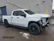 2021 Chevrolet Silverado 1500 Custom z VIN 1GCRYBEH6MZ149718, wystawiony jako Copart lot #85349954 z przebiegiem 46 229 mil mil oraz Szkoda całkowita • Salvage title. Historia ofert i sprzedaży dostępna na DreamBid. Obrazek 4.