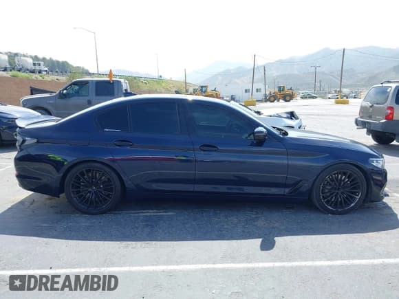 ✅ 2018 BMW 5 Series 540i • VIN: WBAJE5C55JG918407 • Lot: 42326980. Wystawiony na IAAI z przebiegiem 89 318 mil. Bezpłatny archiwum sprzedaży aukcyjnych z USA i szczegółowy raport historii pojazdu na DreamBid. Zdjęcie 13.