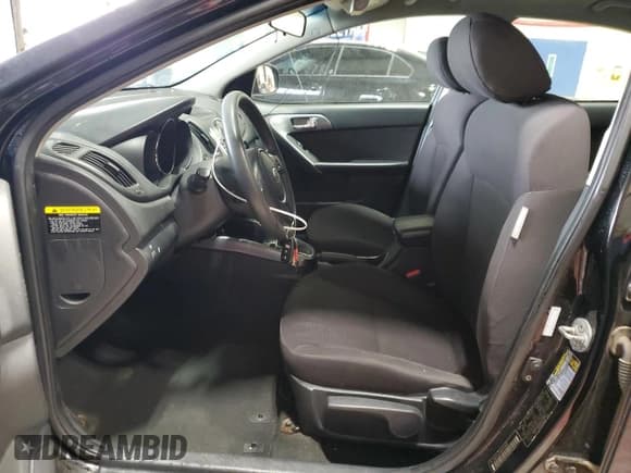 ✅ 2013 Kia Forte EX • VIN: KNAFU4A26D5703811 • Lot: 92667955. Wystawiony na Copart z przebiegiem 184 430 mil. Bezpłatny archiwum sprzedaży aukcyjnych z USA i szczegółowy raport historii pojazdu na DreamBid. Zdjęcie 7.