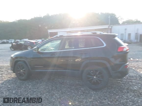 ✅ 2016 Jeep Cherokee Limited • VIN: 1C4PJLDS4GW135854 • Lot: 43254458. Listed on IAAI with 184,194 mi. Free auction sales archive from the USA and detailed vehicle history report at DreamBid. Image 14.