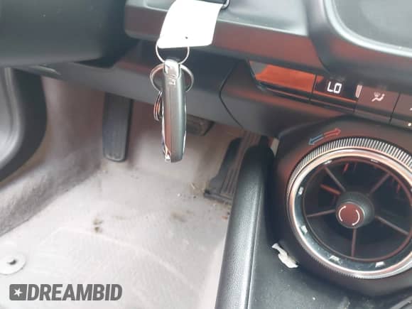 2016 Chevrolet Camaro 1LT z VIN 1G1FB1RSXG0115027, wystawiony jako IAAI lot #43167956 z przebiegiem 61 751 mil mil oraz . Historia ofert i sprzedaży dostępna na DreamBid. Obrazek 11.