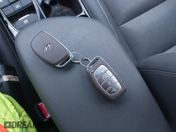 ✅ 2020 Hyundai Ioniq Limited • VIN: KMHC85LJ7LU060986 • Lot: 43474809. Listed on IAAI with 40,157 mi. Free auction sales archive from the USA and detailed vehicle history report at DreamBid. Image 11.