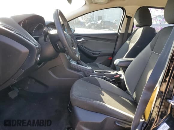 ✅ 2014 Ford Focus SE • VIN: 1FADP3F21EL236644 • Lot: 90648685. Wystawiony na Copart z przebiegiem 121 575 mil. Bezpłatny archiwum sprzedaży aukcyjnych z USA i szczegółowy raport historii pojazdu na DreamBid. Zdjęcie 7.