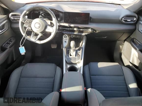 ✅ 2024 Dodge Hornet R/T • VIN: ZACPDFCW4R3A35905 • Lot: 70509315. Wystawiony na Copart z przebiegiem Nie podano mil. Skorzystaj z bezpłatnego archiwum sprzedaży aukcyjnych z USA i zobacz szczegółowy raport historii pojazdu na DreamBid. Zdjęcie 8.