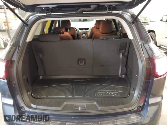 ✅ 2014 Chevrolet Traverse LT • VIN: 1GNKRGKD6EJ244008 • Lot: 43509737. Wystawiony na IAAI z przebiegiem 101 140 mil. Bezpłatny archiwum sprzedaży aukcyjnych z USA i szczegółowy raport historii pojazdu na DreamBid. Zdjęcie 17.