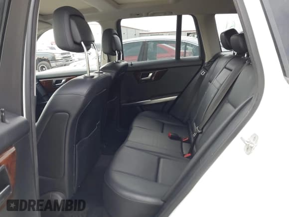 ✅ 2014 Mercedes-Benz GLK 350 • VIN: WDCGG8JB6EG220633 • Lot: 42992032. Listed on IAAI with 147,496 mi. Free auction sales archive from the USA and detailed vehicle history report at DreamBid. Image 8.