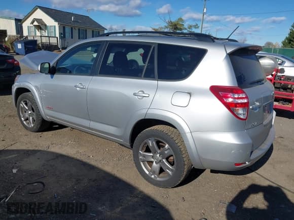 ✅ 2010 Toyota RAV4 Sport • VIN: JTMRK4DV5A5086554 • Лот: 43665353. Опубликован ранее на IAAI с пробегом 136 194 миль. Бесплатный доступ к архиву аукционных продаж из США и подробный отчёт об истории автомобиля на DreamBid. Изображение 3.